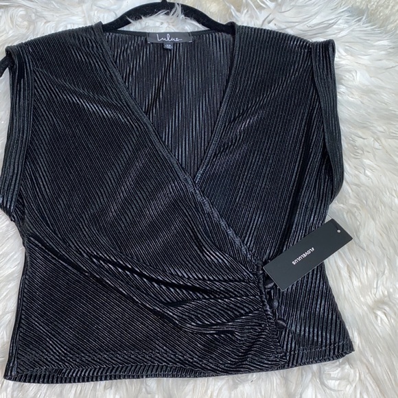 Sold 😀Lulu’s Wrap blouse - Picture 7 of 13